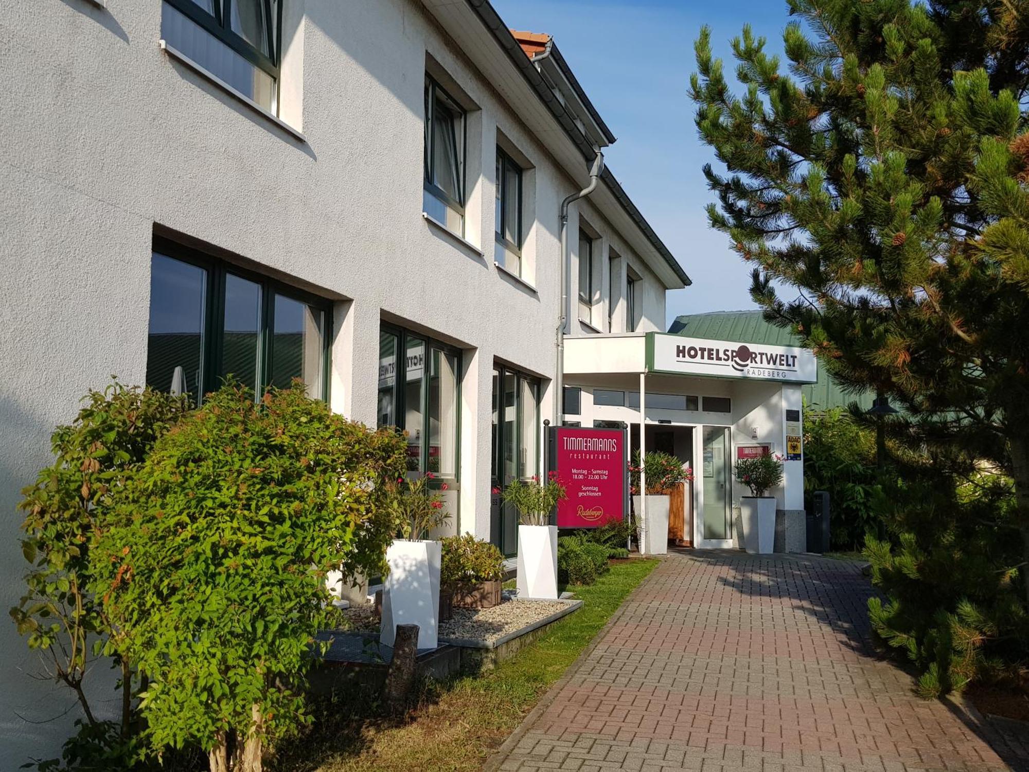 Hotel Sportwelt Радеберг Экстерьер фото